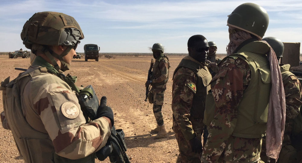 Au Sahel, la France renforce sa présence militaire, la population réclame le départ des soldats étrangers