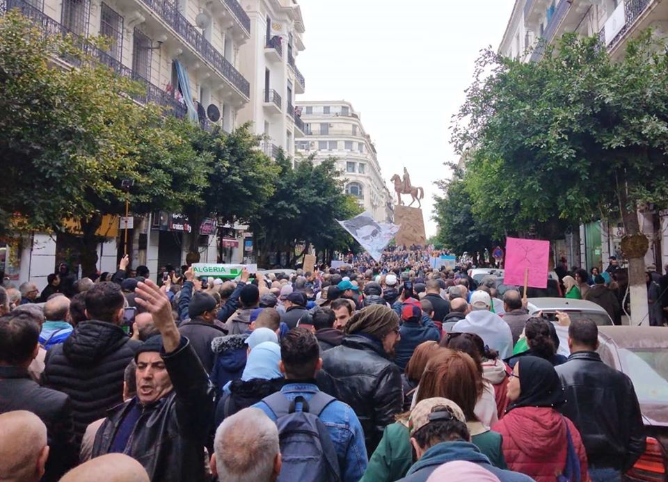 Alger: Le hirak se poursuit contre « l’illégitimité » de Tebboune