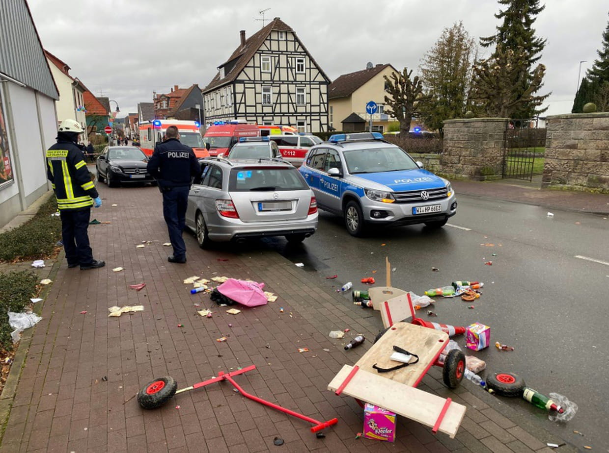 Allemagne: une voiture fonce dans un défilé de carnaval, « plusieurs blessés »