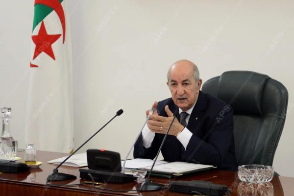 Tebboune assure que la situation est « sous contrôle » et interdit « les manifestations »