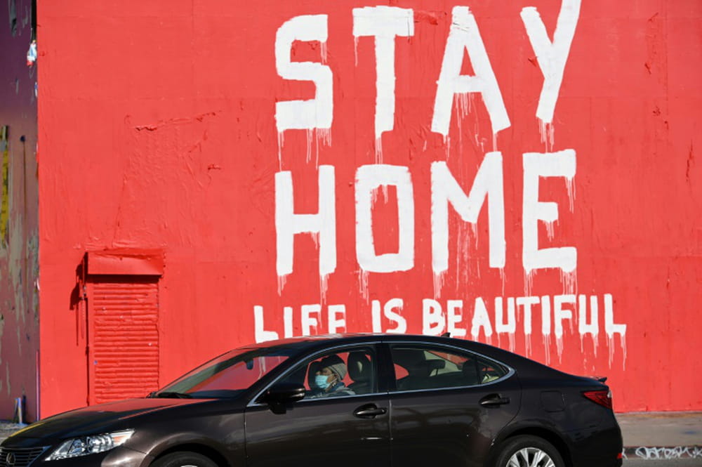 Le bilan du coronavirus s&rsquo;aggrave aux Etats-Unis, lueur d&rsquo;espoir en Europe