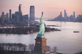 Etats-Unis: l&rsquo;épidémie régresse à New York, la polémique monte sur le confinement