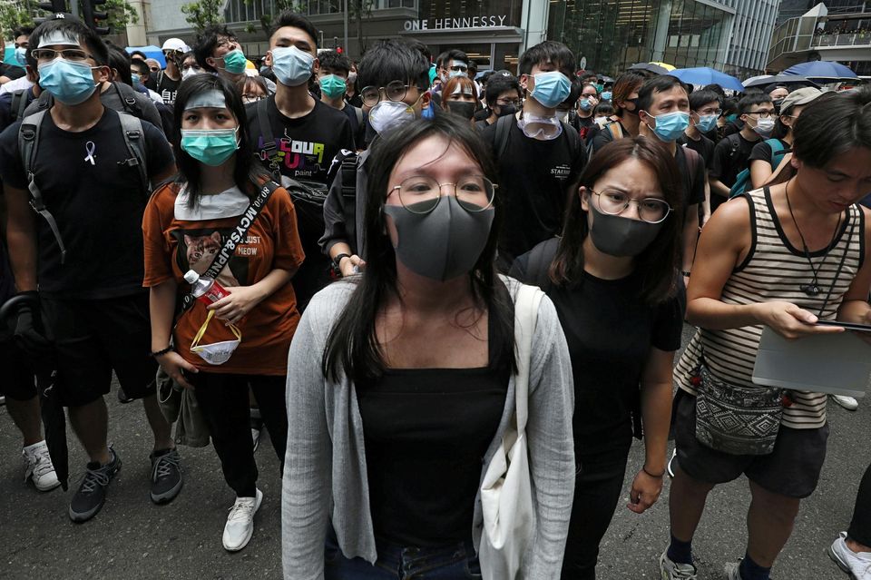 Des centaines de manifestants à Hong Kong, la police tire des lacrymogènes