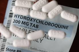 Trump annonce qu’il prend de l’hydroxychloroquine et suscite un tollé