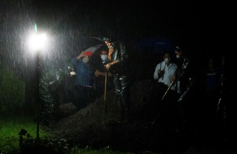 Coronavirus: au Nicaragua, des « enterrements express » de nuit et à la sauvette»