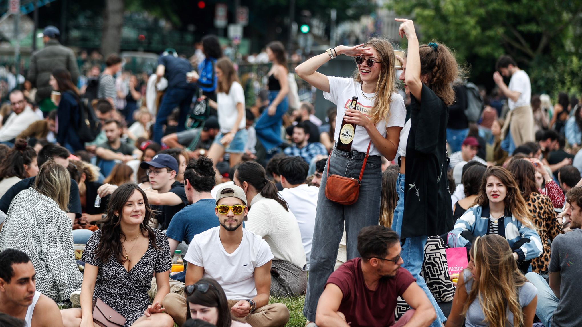 Covid-19: la progression chez les jeunes de 20 à 40 inquiète l’OMS