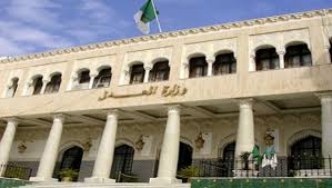 وزارة العدل تقرّر تواصل المحامين مع السجناء عن طريق « فاصل باستعمال قاعة محادثةّ »  