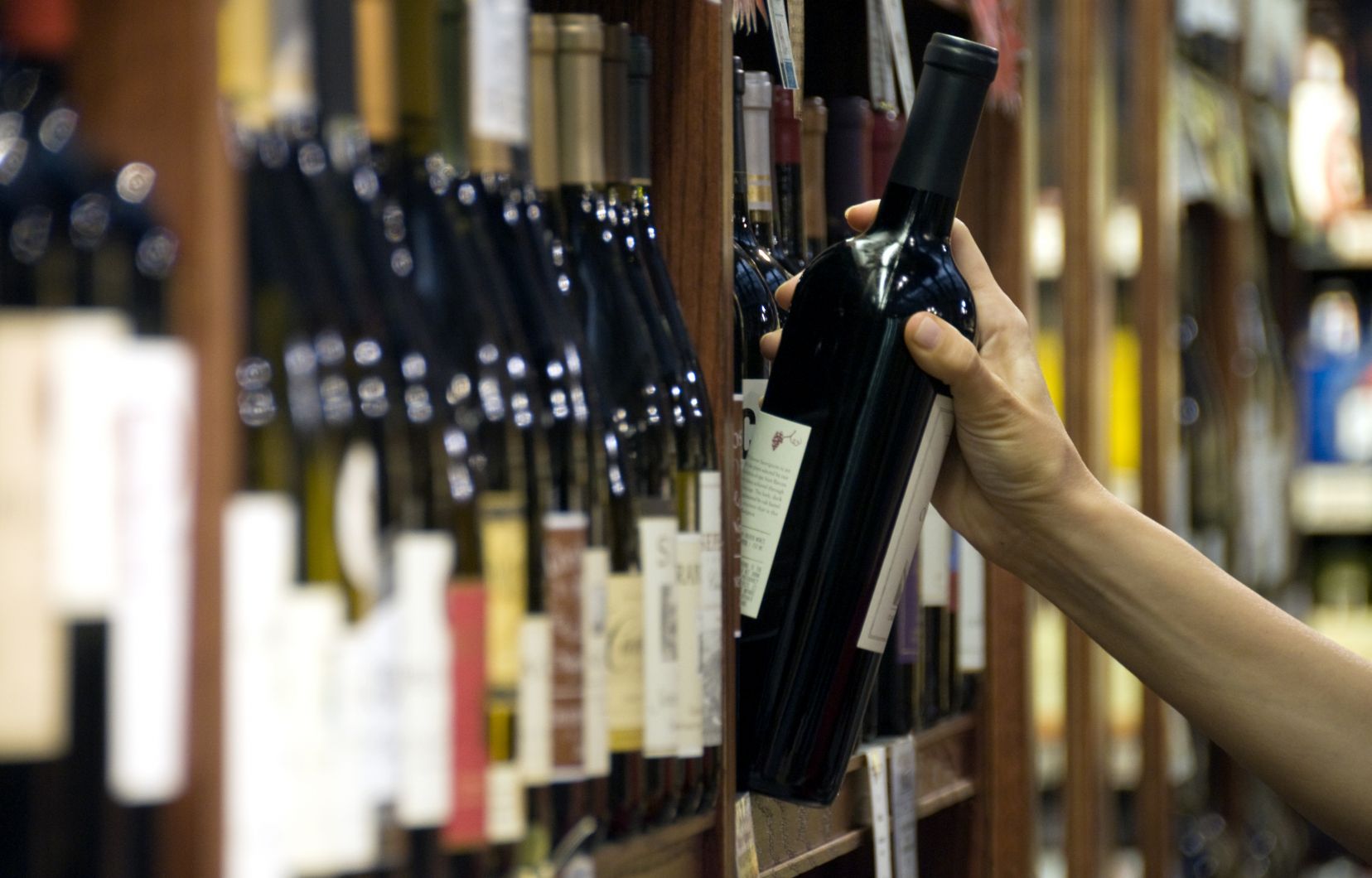 Fermeture des bars et débits de boissons en Algérie : le marché noir prend le relais