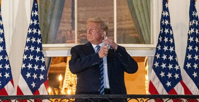 « N&rsquo;ayez pas peur du Covid », dit Trump à son retour à la Maison blanche