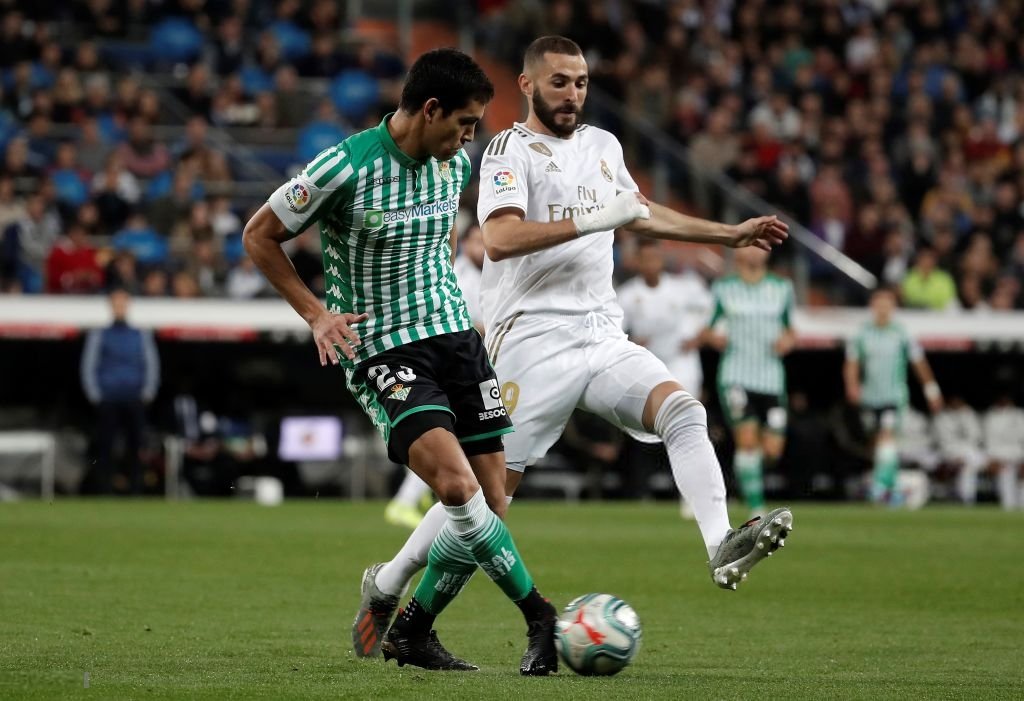 Le club lombard cherche un défenseur central : Aissa Mandi dans les tablettes de l’Inter Milan
