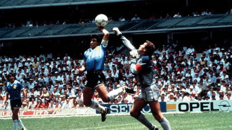 Le jour où Maradona est devenu fan de Matoub Lounes (Par El kadi Ihsane)
