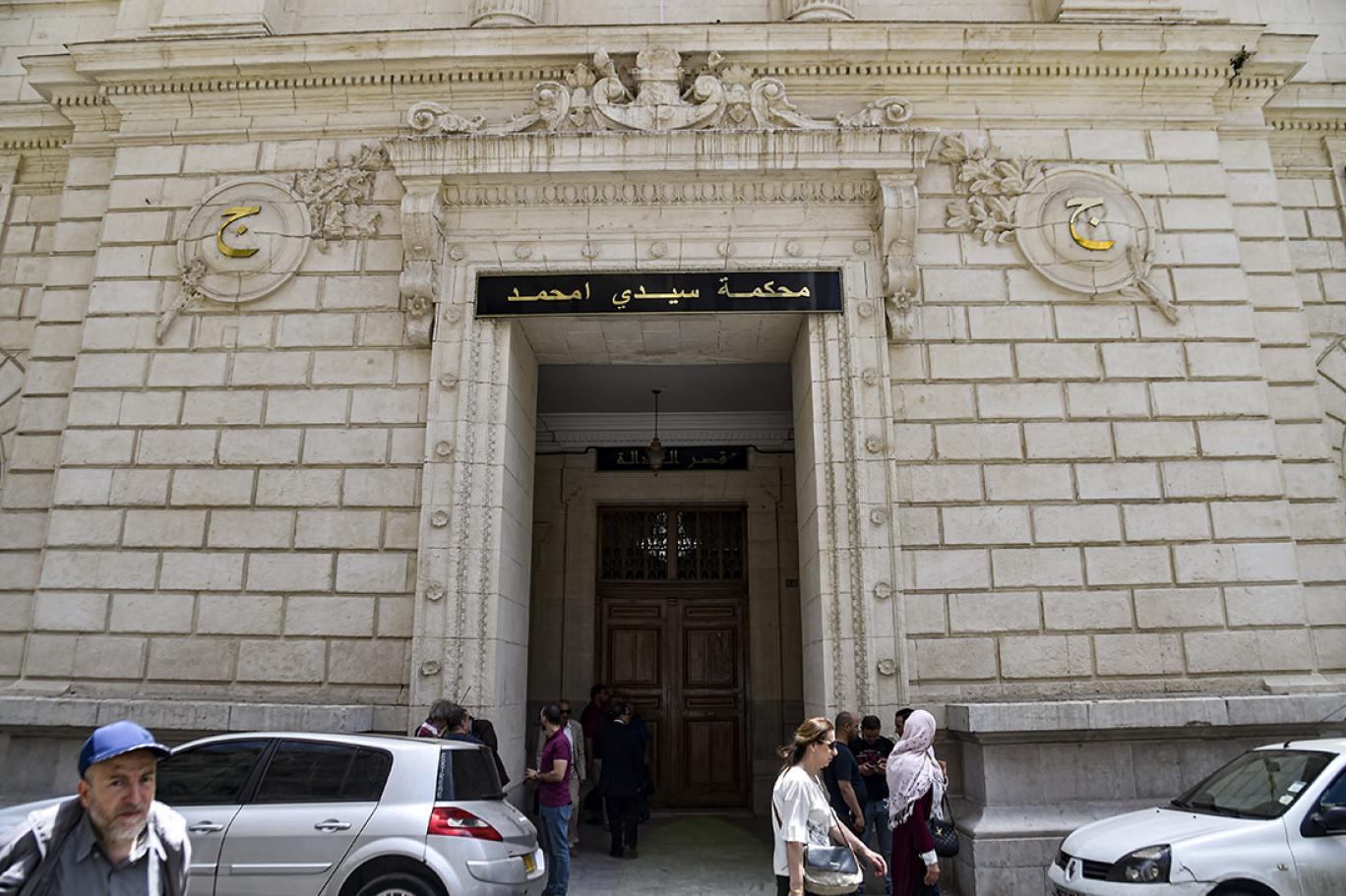 تأجيل محاكمة أويحيى، غول وزعلان حول قضايا فساد بقطاع السياحة