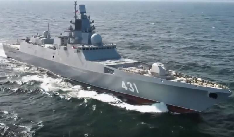 Un navire de guerre russe au port d’Alger