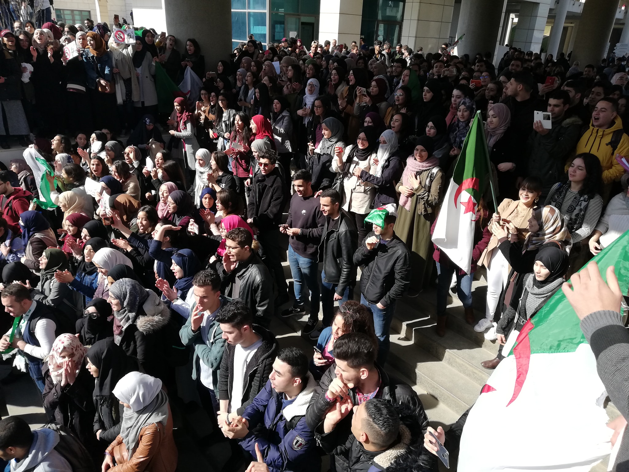 الإتحاد الطلابي الحر يحذر الطلبة من دعوات « فايسبوكية » للزج بهم في أجندات خارج الجامعة