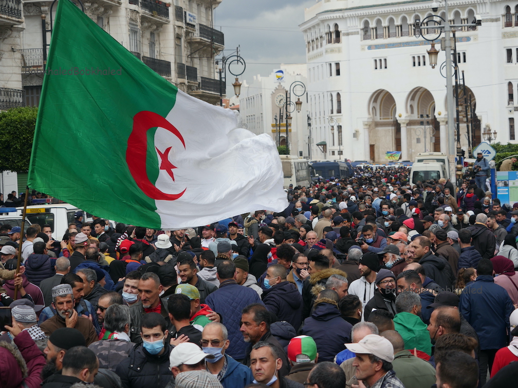الحراك يستأنف مسيراته: لا مكان للصراعات الإيديولوجية و « حلم 22 » لازال مُمكناً