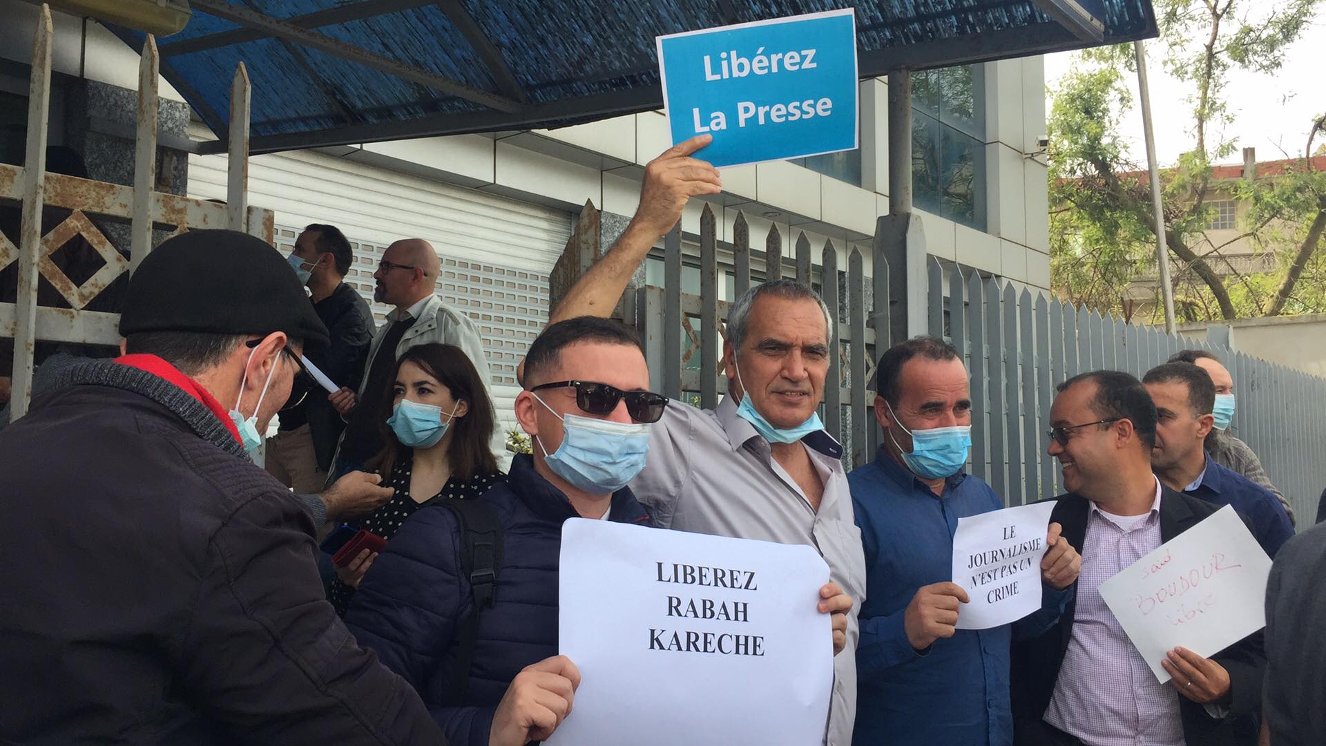 Affaire du journaliste Kareche :  ses confrères organisent un sit-in pour exiger sa libération