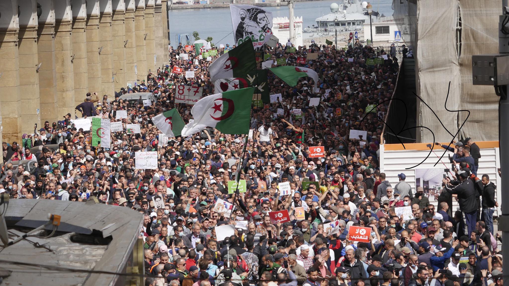 Vendredi 112 : les Algériens ont manifesté dans une trentaine de villes