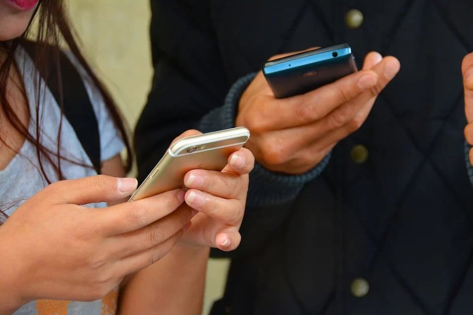 Internet mobile : vers la libération de nouvelles bandes de fréquences pour les opérateurs