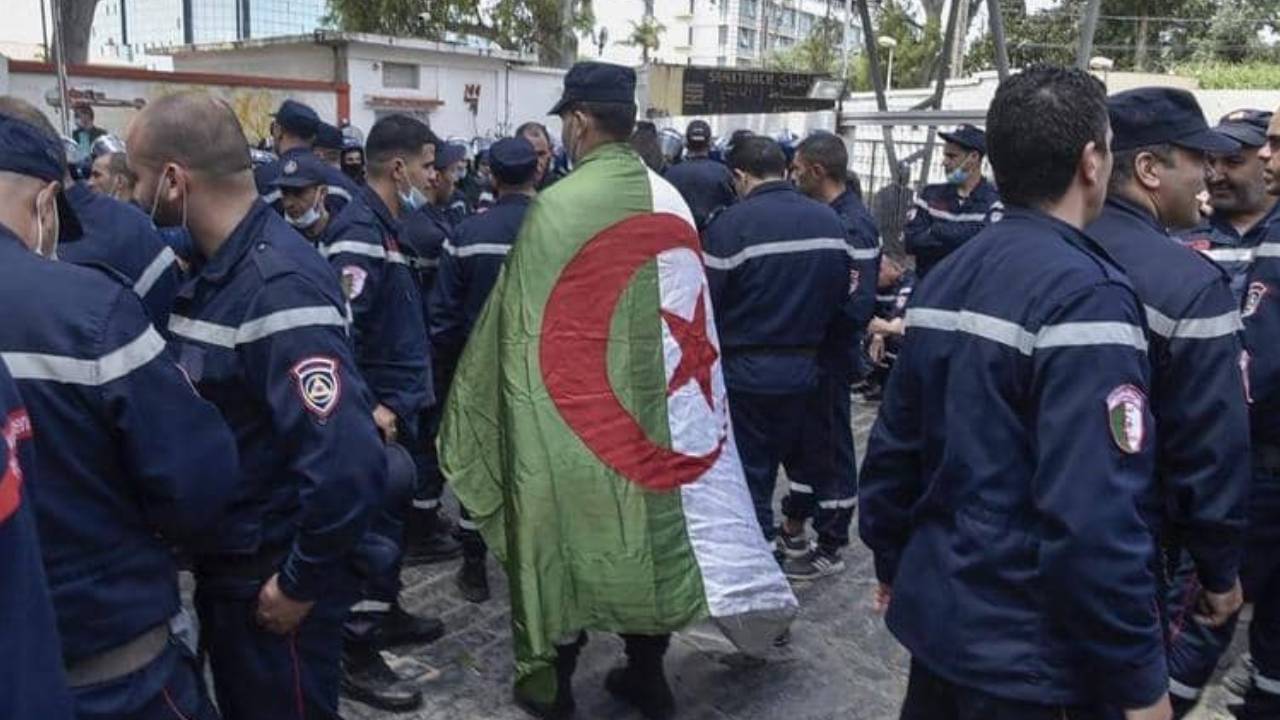 الوزارة الأولى تربط الإضرابات العمالية بحركات تنشط في الخارج وحكم « العصابة »
