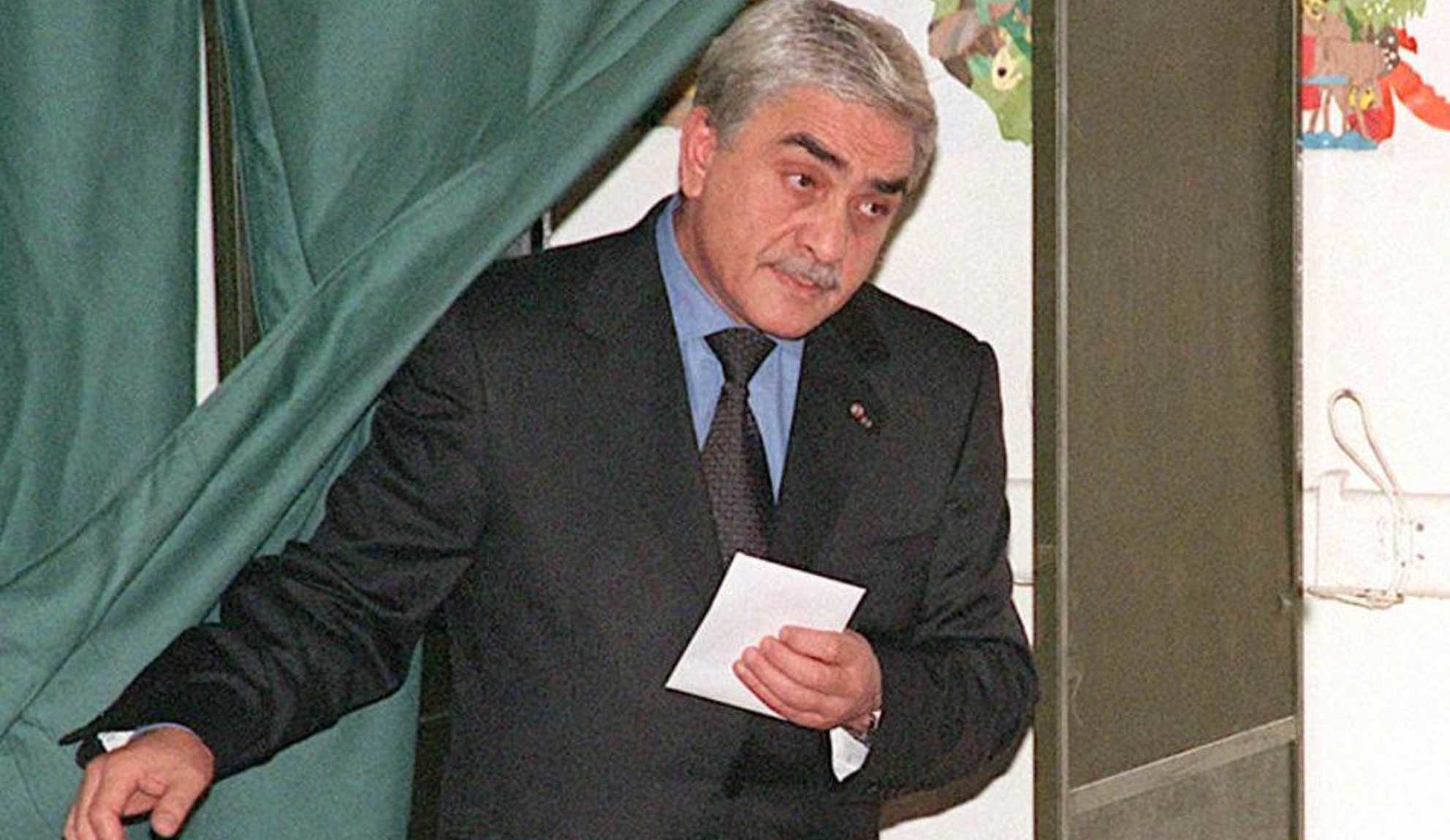نشر مساهمة في يومية الوطن: زروال ينادي ب »القطيعة مع سلوكات لماضي القاتلة »