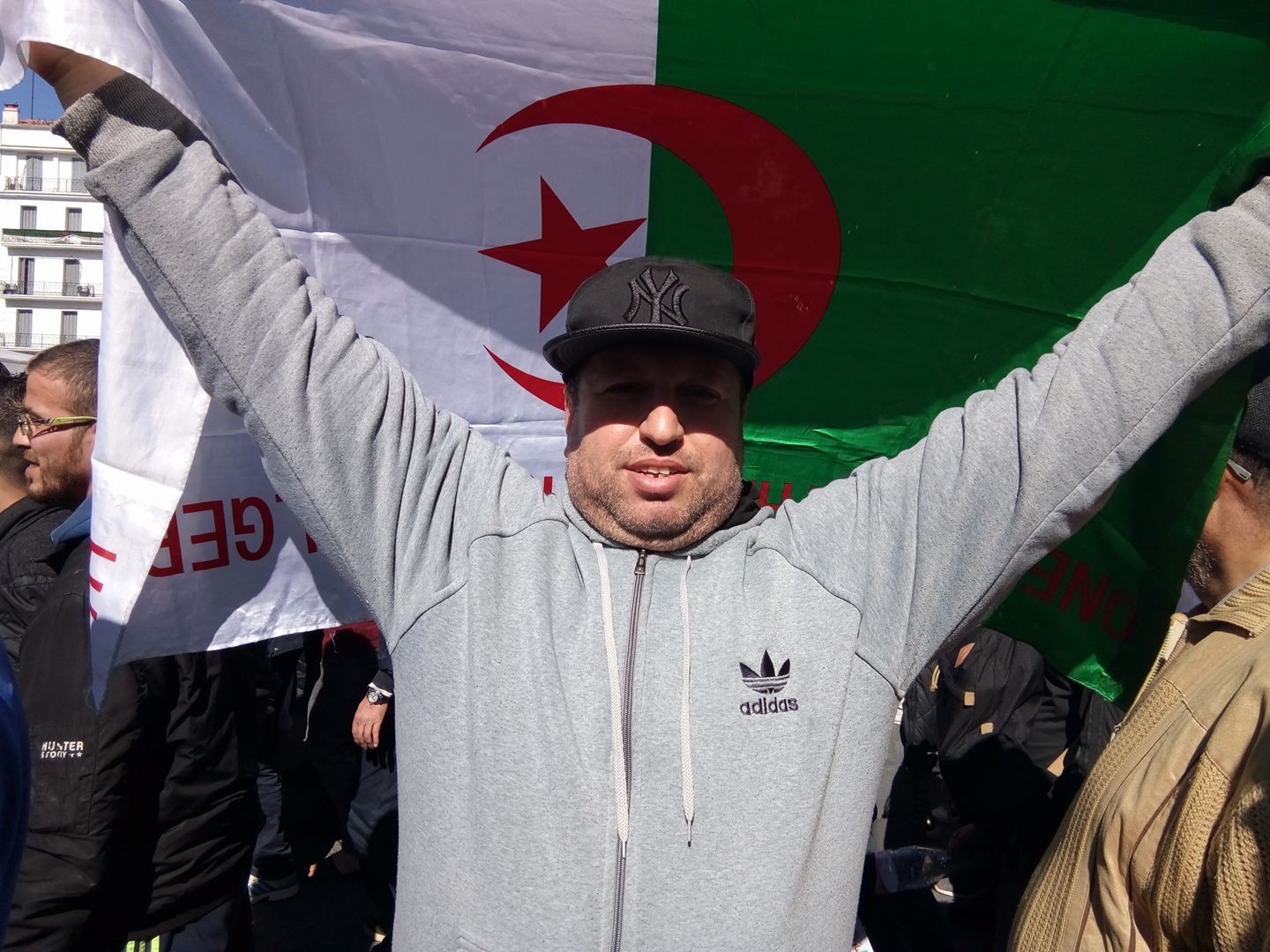 حكيم ستوان » صحفي مهدد بالسّجن »: « العهد الحالي يريد الانفراد بتشكيل الرأي العام وتأميم « الحياة الإعلامية