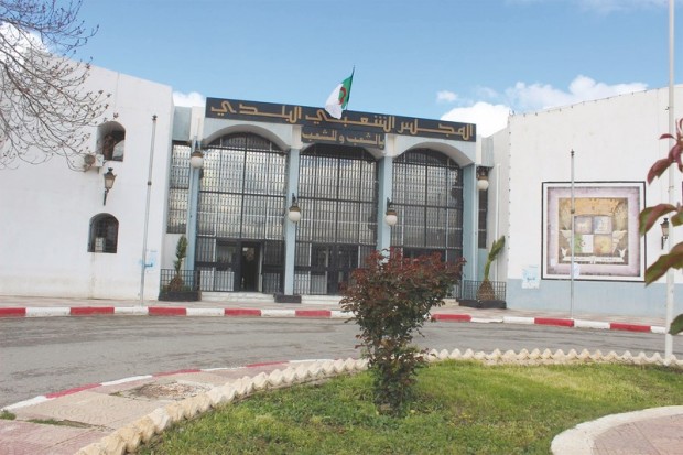 L’APC de Sétif accorde une aide de 14 milliards de centimes à un club sportif