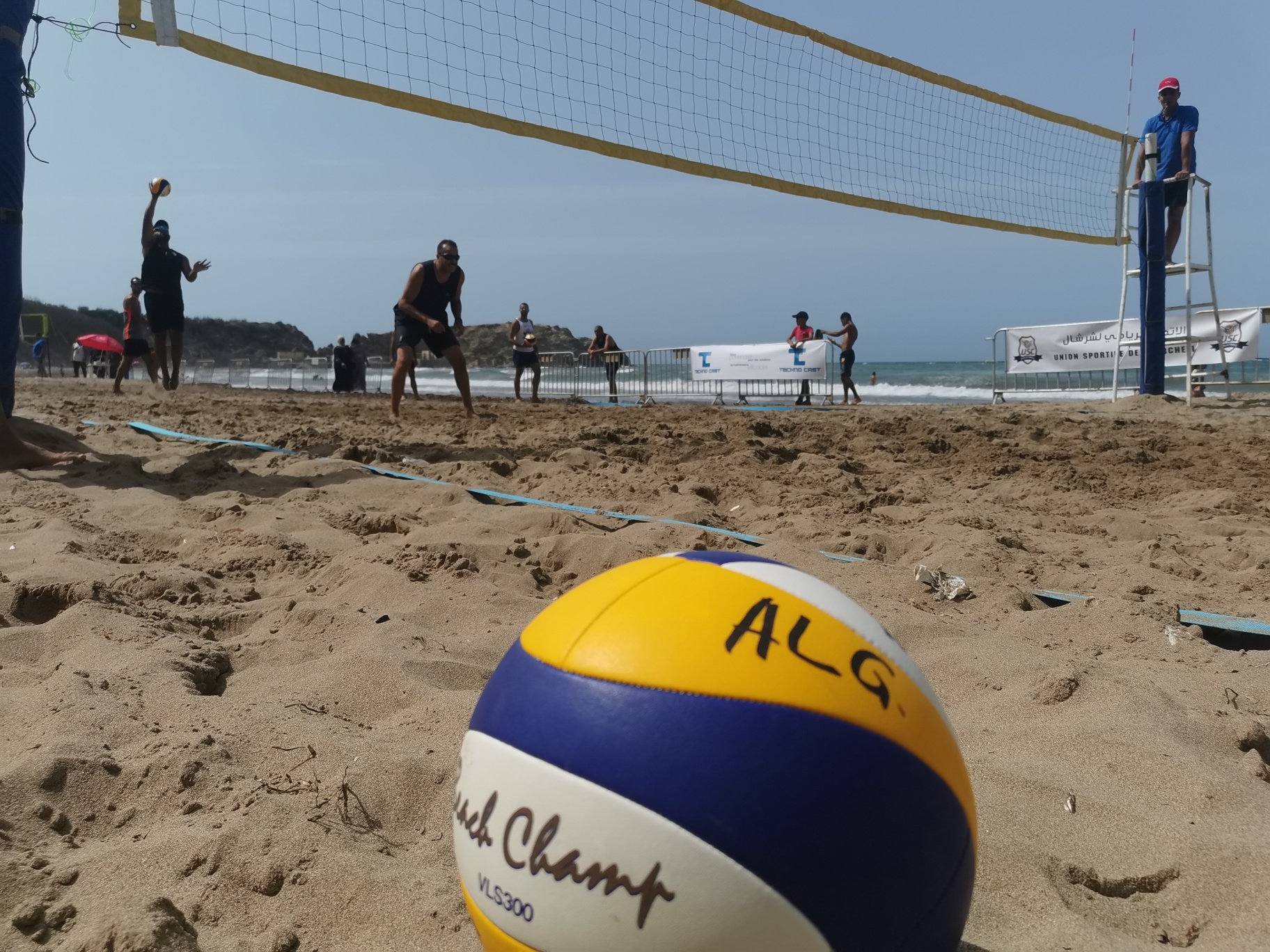 Sports de plage : le tournoi national de Beach Volley de Cherchell consacre « l’esprit Coubertin » de la ville !