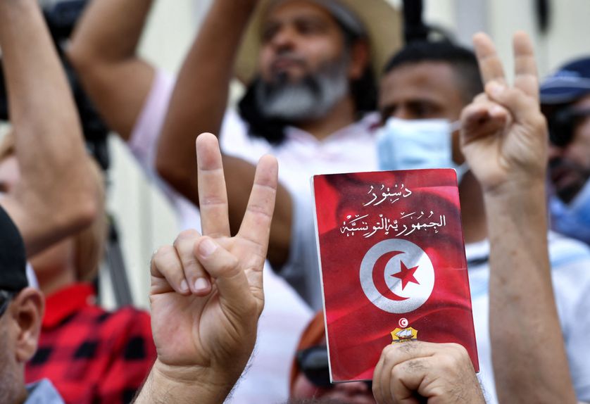 تونس: أنصار قيس سعيد ومناوئيه يحتجون بشارع الحبيب بورقيبة
