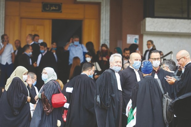 محاكم البلاد المدنية والعسكرية مشلولة بسبب إضراب المحامين