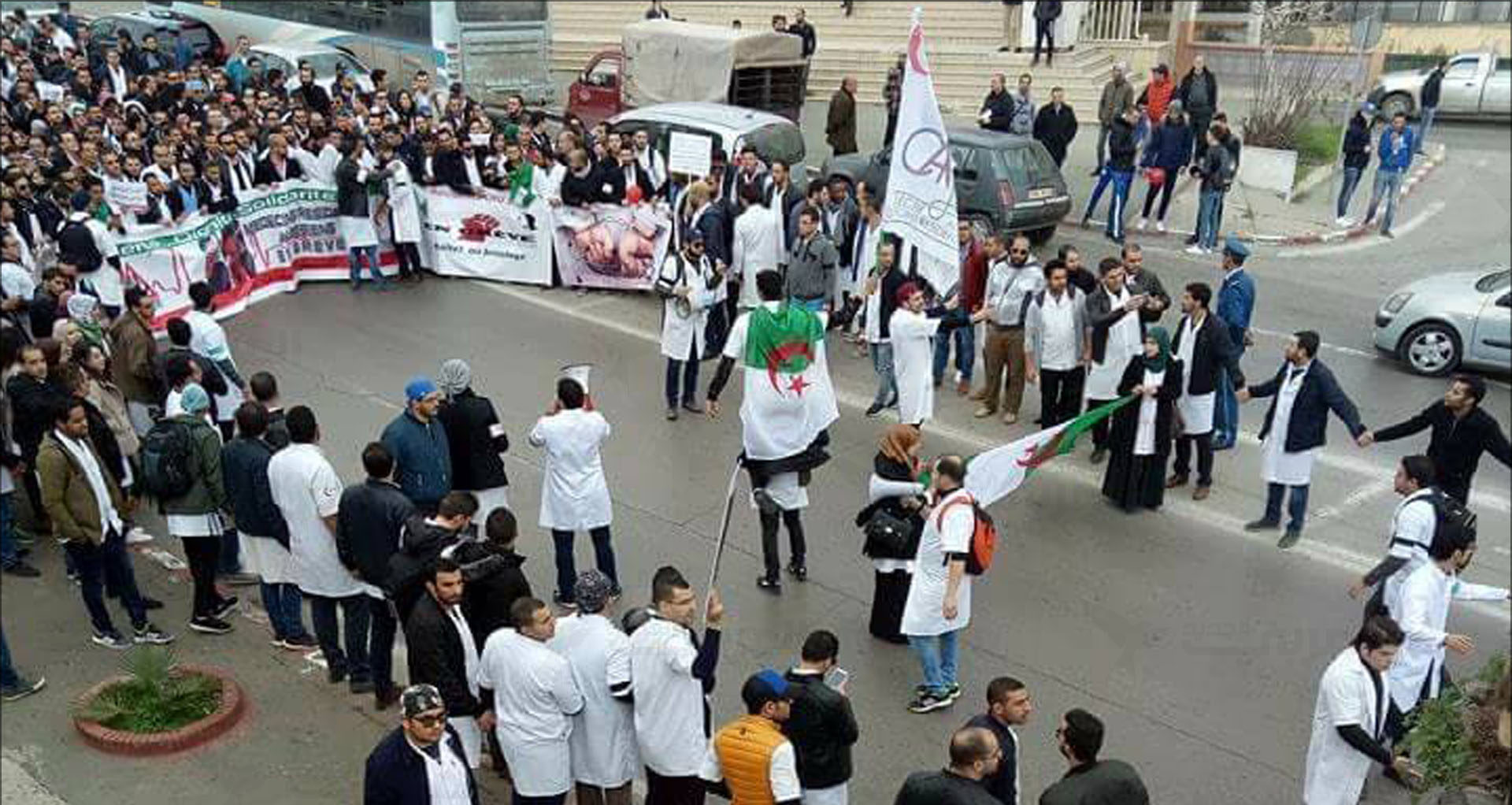 هجرة 1200 طبيب:   مطالب بإخراج قطاع الصحة من الوظيف العمومي