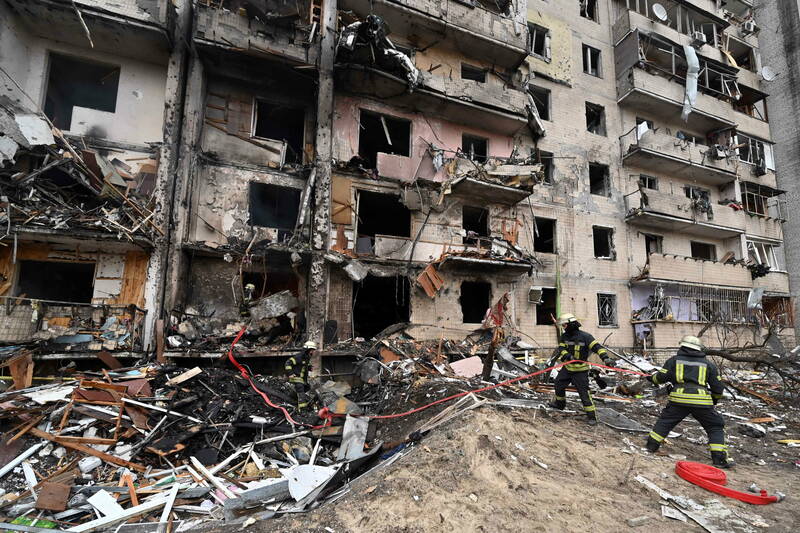 Au deuxième jour de l’invasion russe : la guerre s’installe en Ukraine
