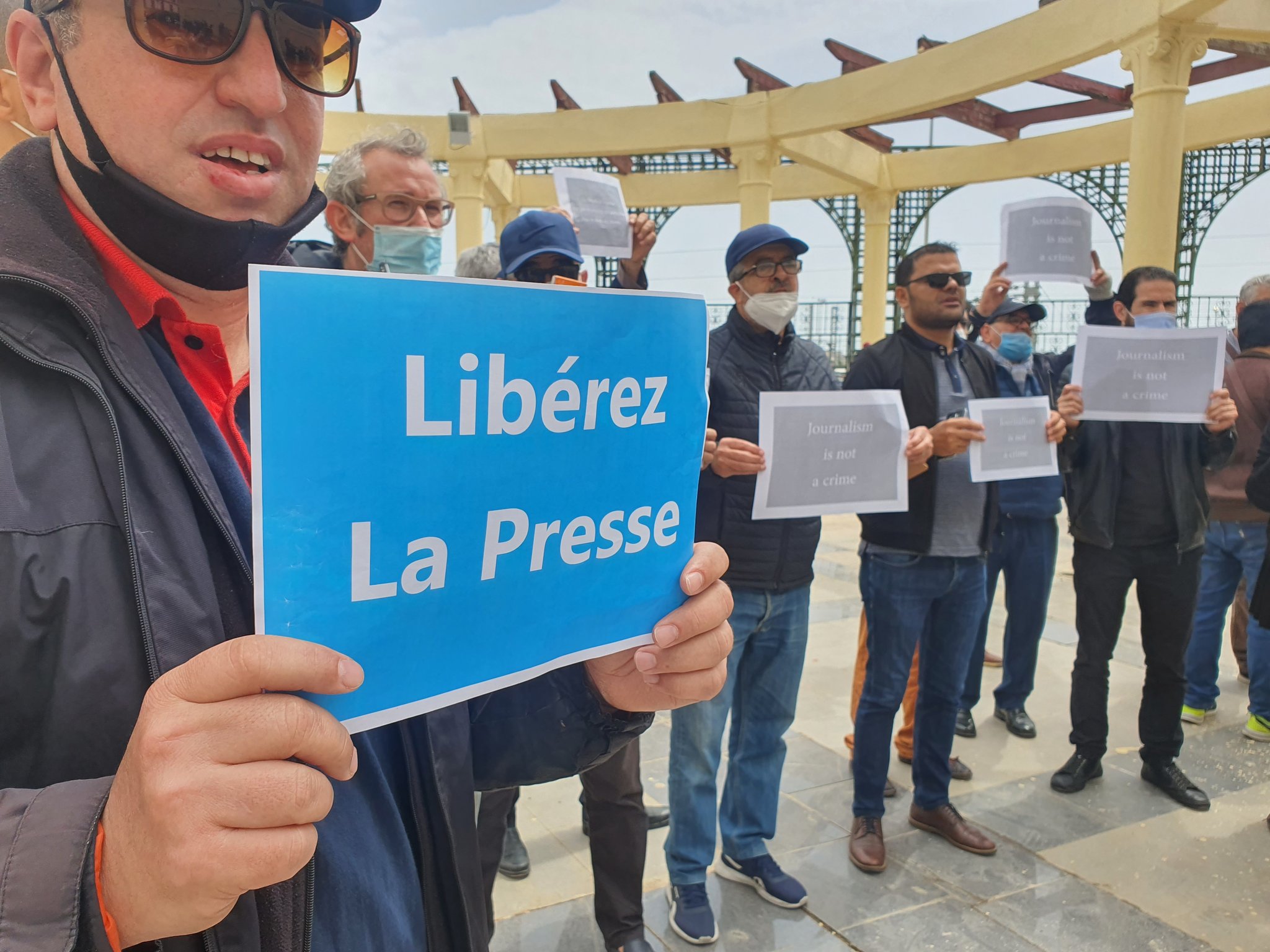 Halte au harcèlement policier et judiciaire du directeur et des journalistes de Radio M et de Maghreb Emergent !