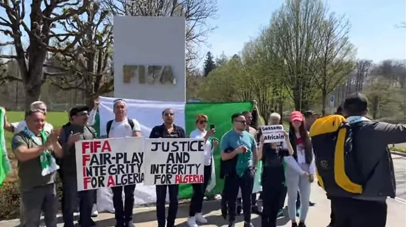 Algérie-Cameroun : manifestation de supporters algériens devant le siège de la FIFA à Zurich (vidéo)