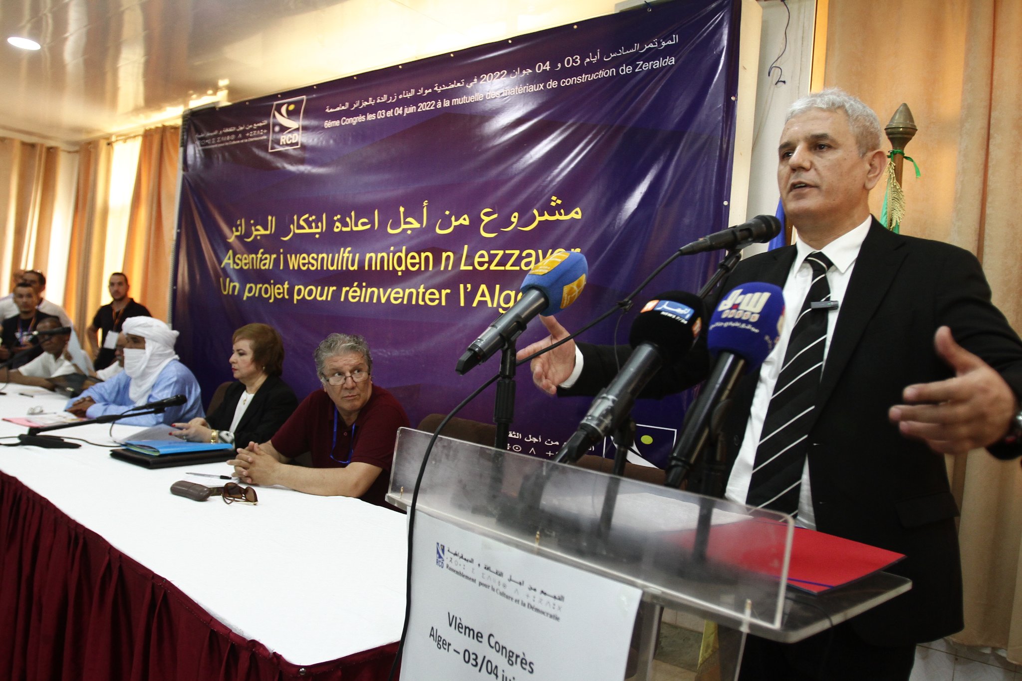 بلعباس يدعو إلى إقامة « نظام مدني لا عسكري » ويؤكّد: « حان وقت الثورة ضدّ الظلم والحرمان »