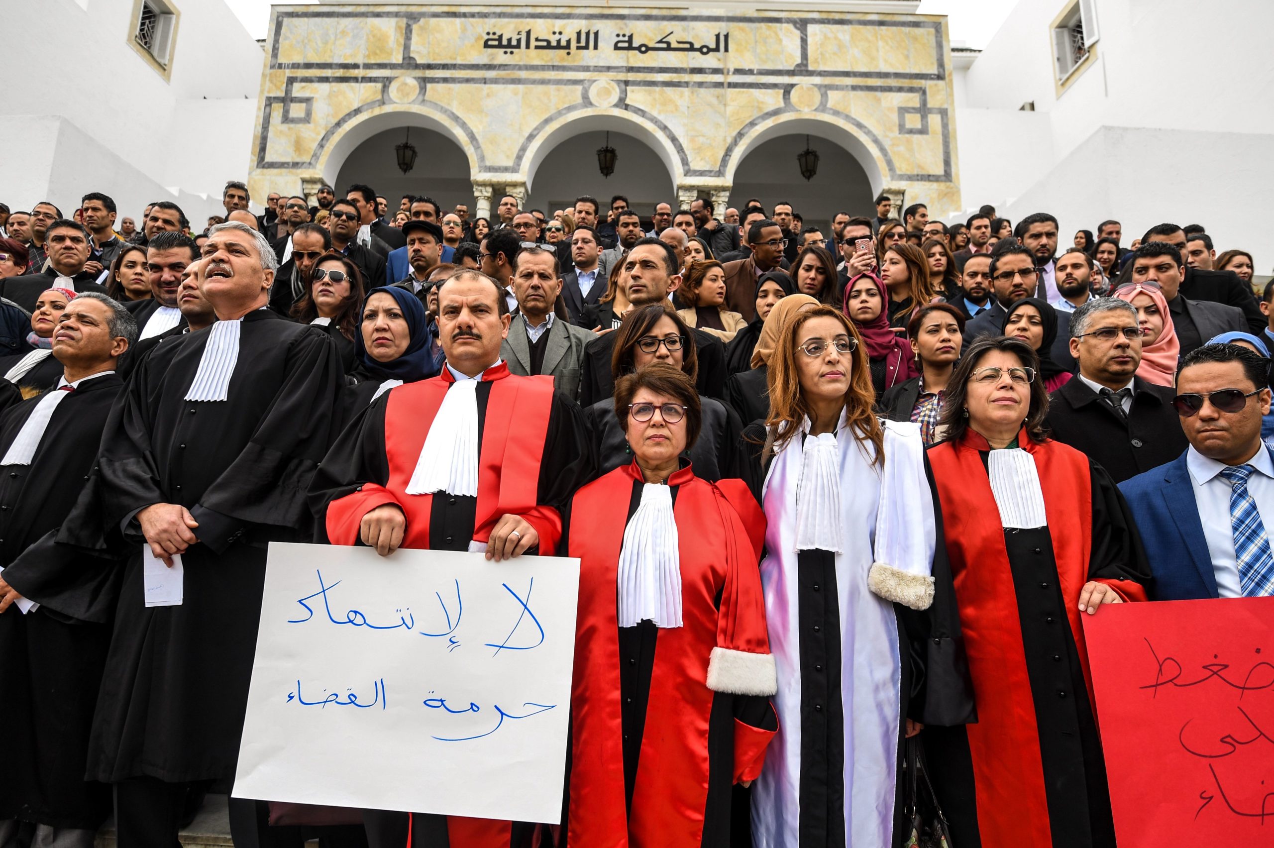 تونس: القضاة يقرّرون تعليق العمل وشنّ اعتصام احتجاجا على قرارات قيس سعيد