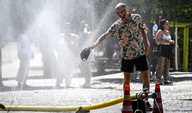 فيما أَجْلت فرنسا أكثر من 38 ألف شخص, إسبانيا تسجل 500 حالة وفاة بسبب ارتفاع قياسي للحرارة￼