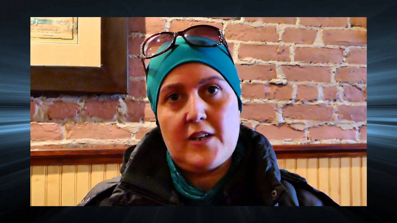 Interdite de quitter l’Algérie, Hadjira Belkacem va-t-elle réussir à s’envoler pour Montréal ?