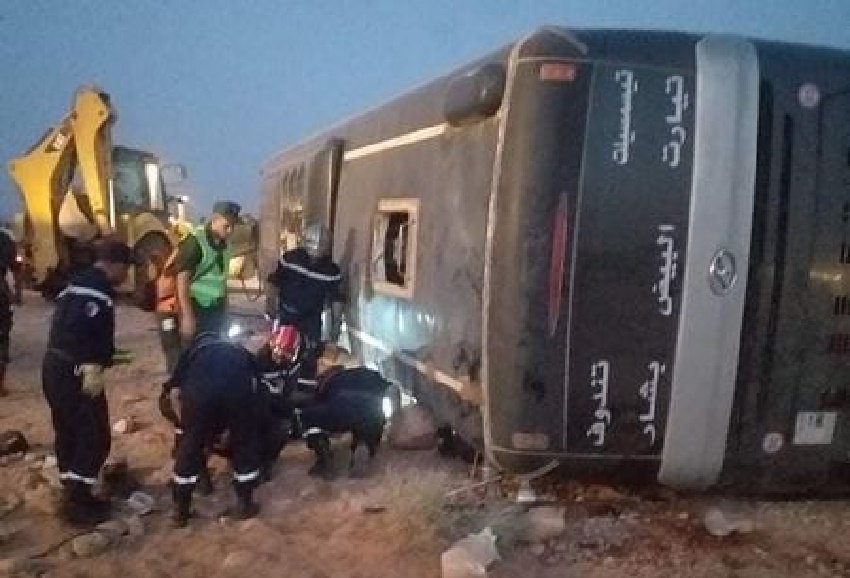 نعامة: عشرة قتلى و42 جريحا في حادث إنقلاب حافلة على الطريق الوطني رقم 06