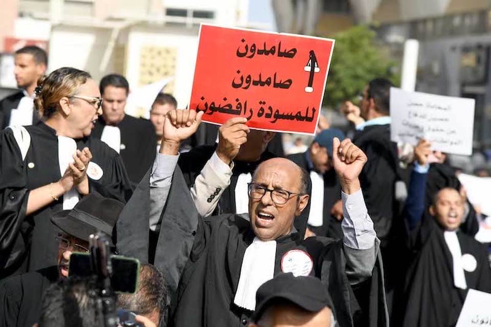 المغرب: المحامون يشلون المحاكم إحتجاجا على مشروع القانون الأساسي للمهنة والضرائب الجديدة