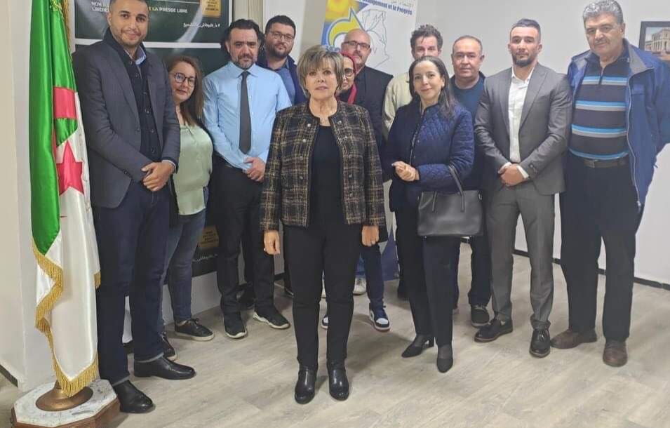 الاتحاد من أجل التغيير والرقي يدين ظروف حبس إحسان القاضي وتشميع مقر « راديو آم » ومغرب إميرجون