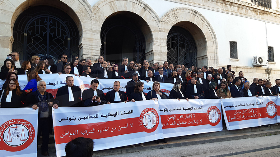 المحامون التونسيون في الشارع تنديداً بقانون المالية وإملاءات صندوق النقد الدولي