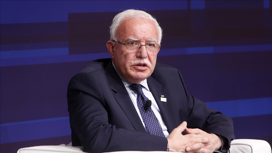 الإحتلال الإسرائيلي يسحب بطاقة « شخصة مهمة » من وزير الخارجية الفلسطيني