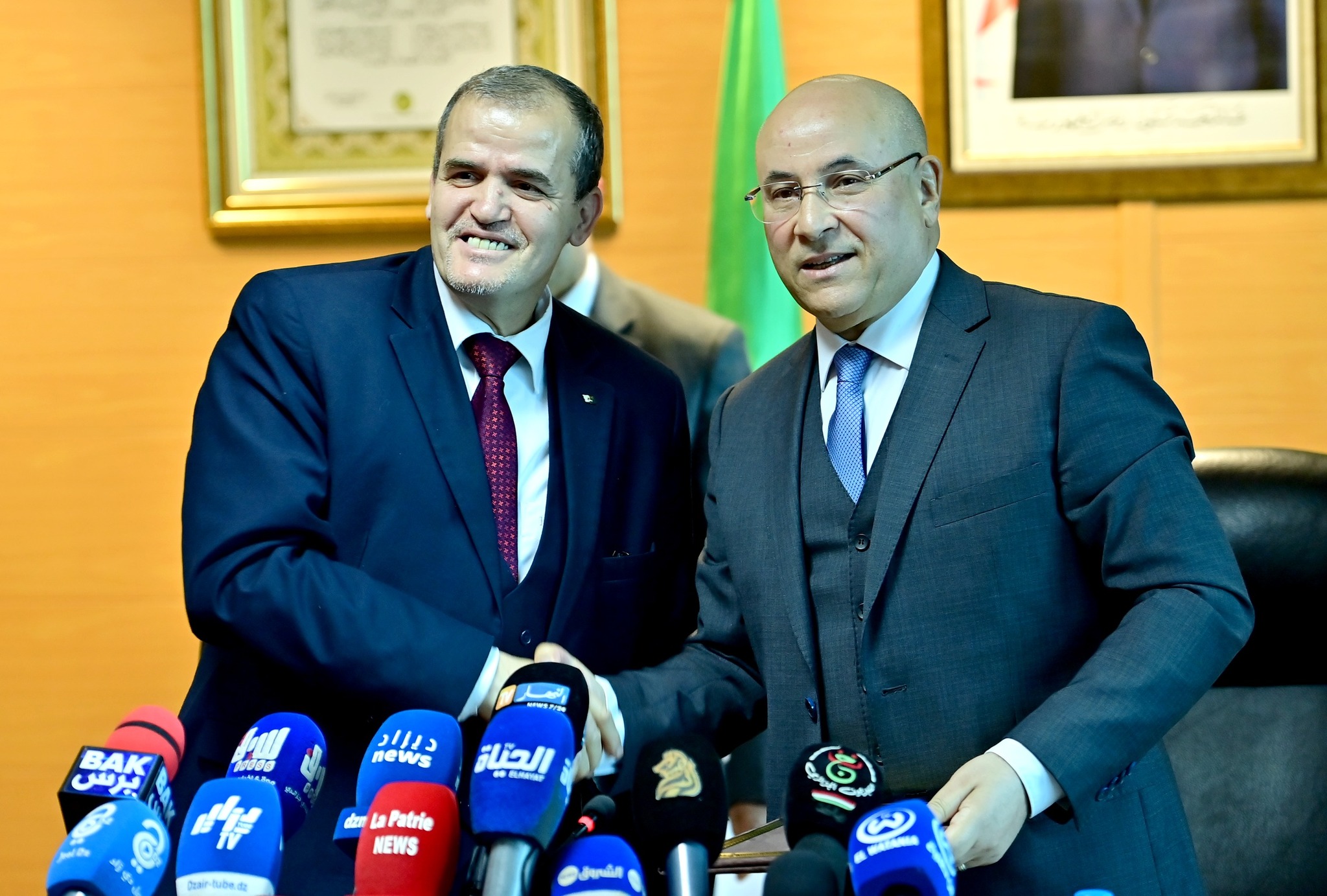 وزير التجارة الجديد يدعو وكالة « ألجكس » إلى « تحرير » عملية الاستيراد
