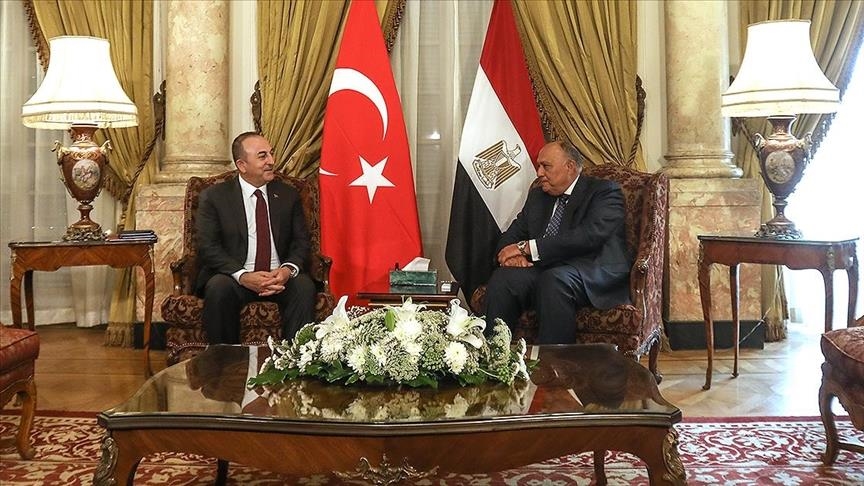 بعد 11 سنة خلاف حول دعمها « الإخوان المسلمين »: تشاووش أوغلو يصل مصر في زيارة رسمية