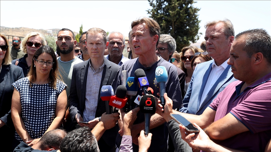 على رأسهم الإتحاد الأوروبي:وفد دولي يزور جنين للاطلاع على آثار الاعتداء الإسرائيلي