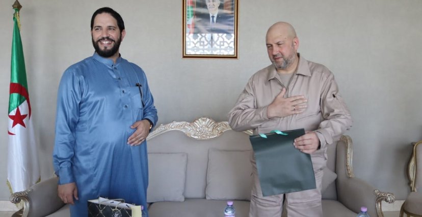ظهور « جينرال يوم القيامة » بمسجد وهران يثير جدلاً إعلامياً دولياً