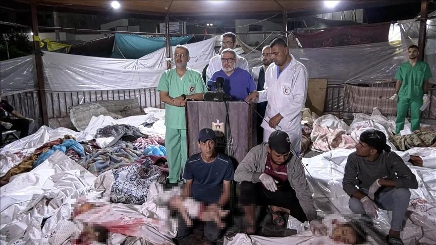 غزة: مؤتمر صحفي لوزارة الصحة بين جثت شهداء « مجزرة المعمداني »