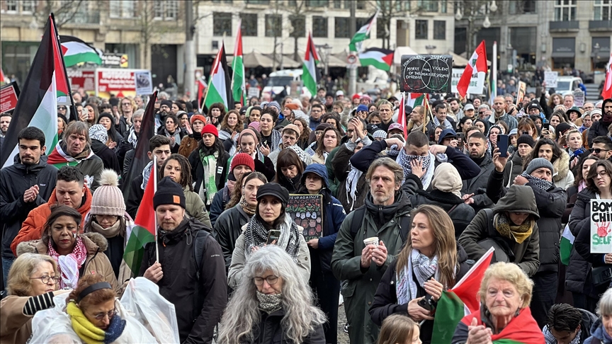 مظاهرات بالسويد وهولندا تدعو لوقف إطلاق نار دائم في غزة وتدين إسرائيل