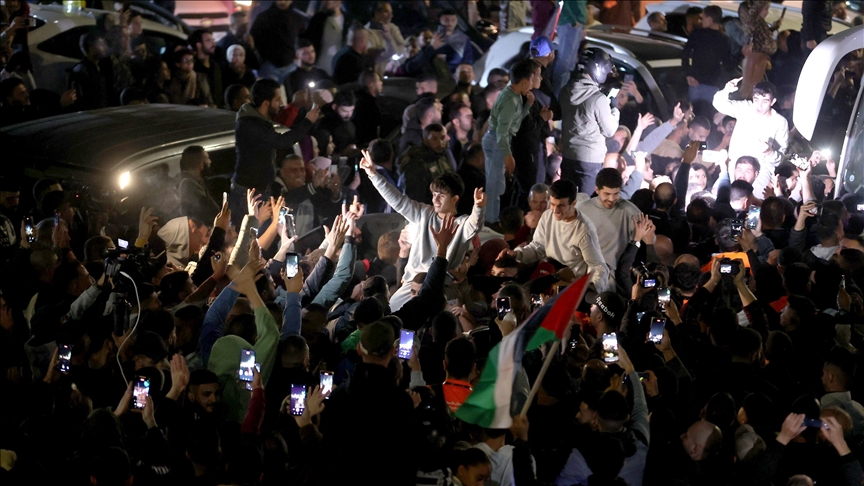 الاحتلال يُفرج عن 39 أسيراً فلسطينياً بينهم 6 سيدات و33 طفلا