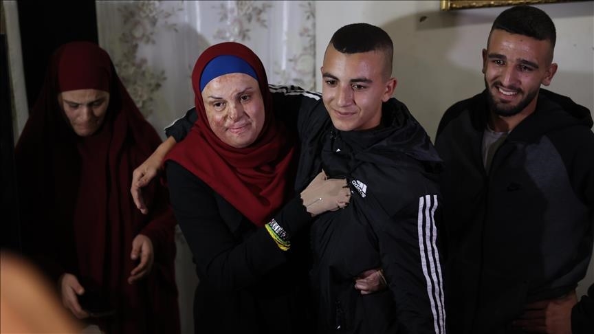 وصول الأسيرة الفلسطينية إسراء الجعابيص إلى منزلها بالقدس